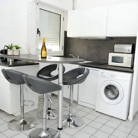 Apartment T2 Cocooning, Hospitaux Facultes Terrasse, Parking Prive *
